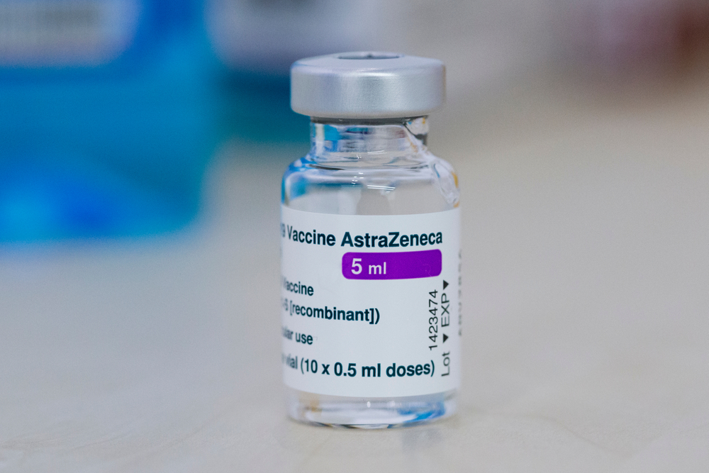 Todo o processo de produção da vacina de Oxford será realizado pela Fiocruz em território nacional. (Fonte: Shutterstock/CornelPutan/Reprodução)