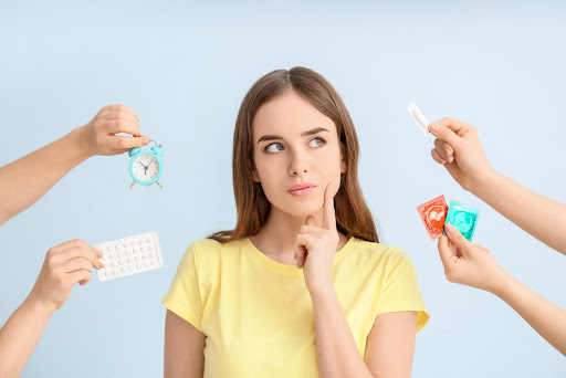 Outros métodos contraceptivos funcionam como barreira física para evitar gravidez. (Fonte: Shutterstock/Pixel-Shot/Reprodução)
