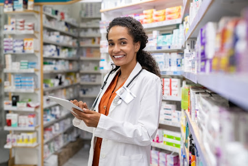 A Farmácia é a ciência que estuda os medicamentos. (Fonte: Shutterstock/Reprodução)