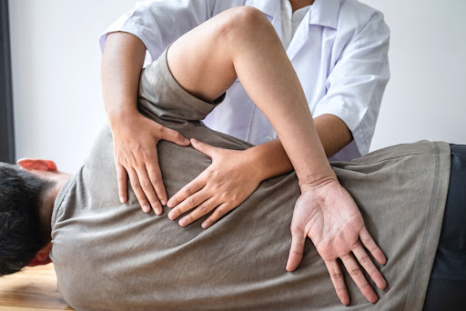 A Fisioterapia promove reabilitação física e funcional. (Fonte: Shutterstock/Reprodução)