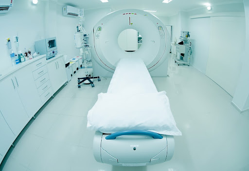 A ressonância magnética é uma das maneiras mais indicadas de confirmar o diagnóstico de trombose. (Fonte: Shutterstock/Davi Piaia/Reprodução)