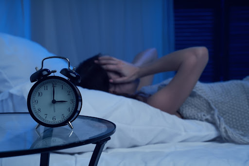 A má qualidade do sono também pode influenciar nas mudanças hormonais. (Fonte: Shutterstock/Reprodução)