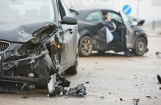 Acidentes de trânsito são as situações mais comuns em que são observados politraumatismos. (Fontes: Shutterstock/Reprodução)