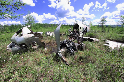 Velocidade e energia desprendidas em acidentes aéreos tornam remotas as chances de sobrevivência. (Fonte: Shutterstock/Reprodução)