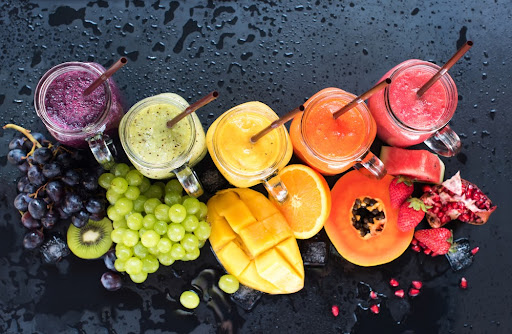 As frutas são ótimas fontes de glicose e seu suco pode ser uma boa opção para repor rapidamente os níveis glicêmicos no sangue. (Fonte: Shutterstock/Reprodução)