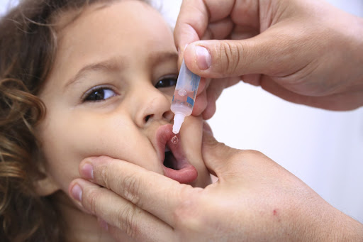 A vacina contra a poliomielite é um dos símbolos da vacinação infantil no País. (Fonte: Breno Esaki/Agência Brasília/reprodução)