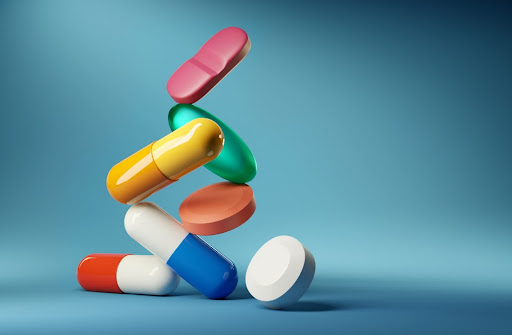 Uso de medicamentos de forma inadequada pode ser um dos fatores que colaboraram para o aumento de casos de superbactérias. (Fonte: Shutterstock/Reprodução)