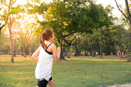 Prática regular de exercícios físicos ajuda a prevenir o surgimento da trombose. (Fonte: Pexels/Reprodução)