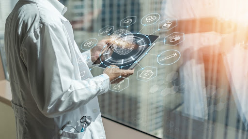 A nova conexão deve favorecer o acesso às informações médicas dos pacientes. (Fonte: Shutterstock/Chinnapong/Reprodução)
