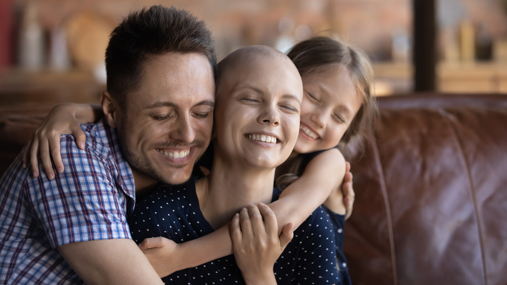 O avanço nos estudos de câncer auxilia na criação de novos tratamentos que vão ajudar os pacientes a vencer a doença. (Fonte: Shutterstock/Reprodução)