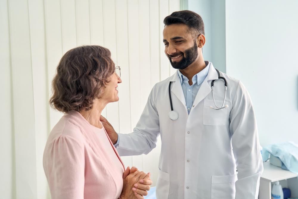 A relação médico e paciente é um aspecto importante da jornada. (Fonte: Shutterstock)