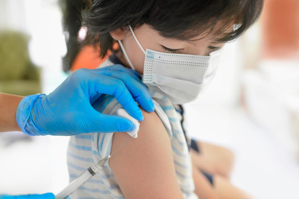 Embora continuem protegendo contra infecções graves, vacinas para variantes específicas são pouco eficazes (Fonte: Shutterstock)