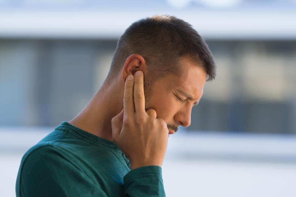 Dor ou zumbido no ouvido são sintomas síndrome 