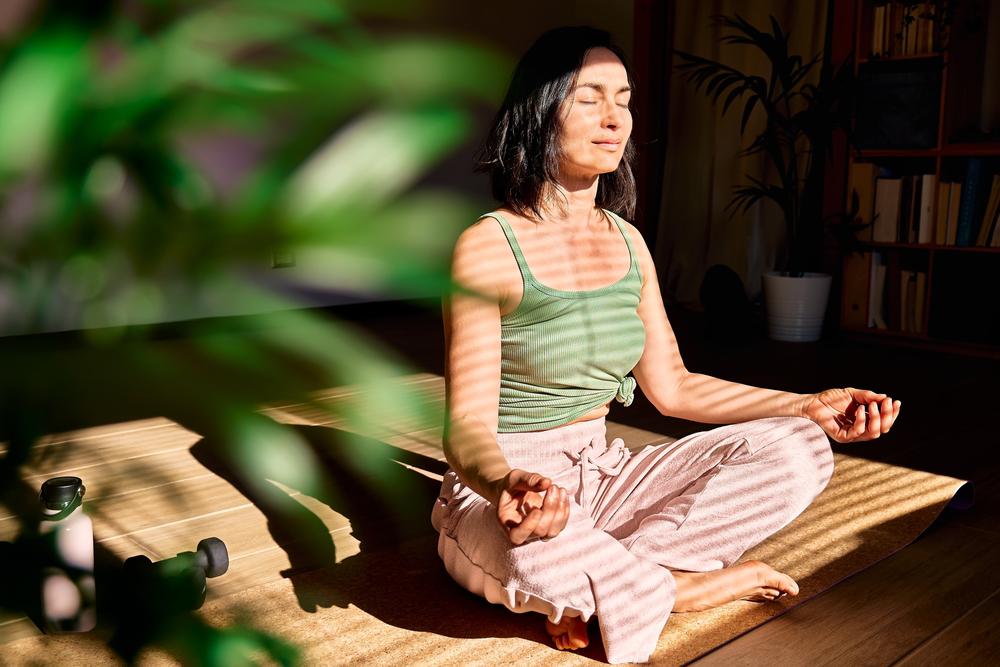 A meditação contribui para a saúde mental. (Fonte: Shutterstock)