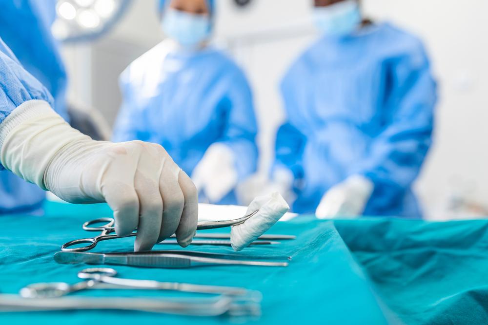 A nova tecnologia pode revolucionar a realização de procedimentos cirúrgicos. (Fonte: Shutterstock/Reprodução)