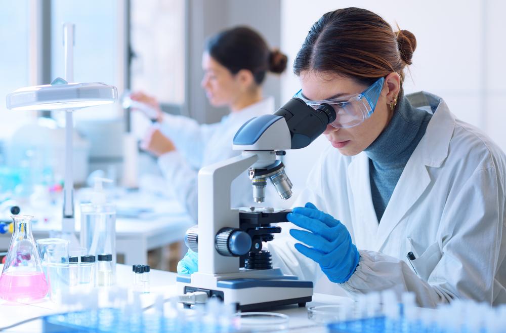 Estudo de pesquisadores da USP desenvolveu nova técnica para reprogramação de células. (Fonte: Shutterstock)