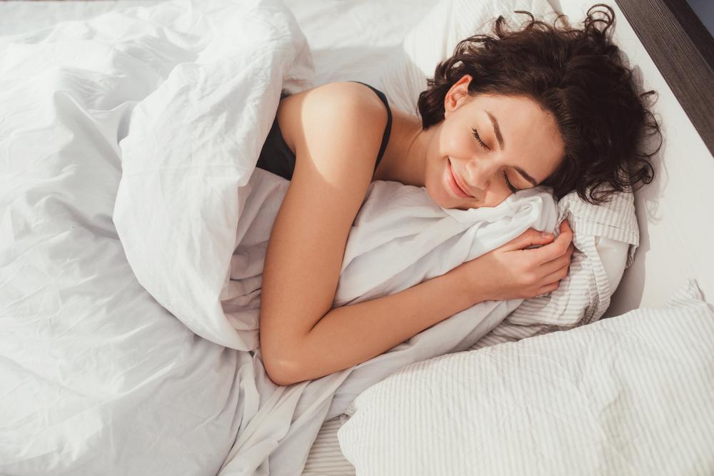 Maus hábitos de sono prejudicam a qualidade da alimentação à noite. (Fonte: Shutterstock)