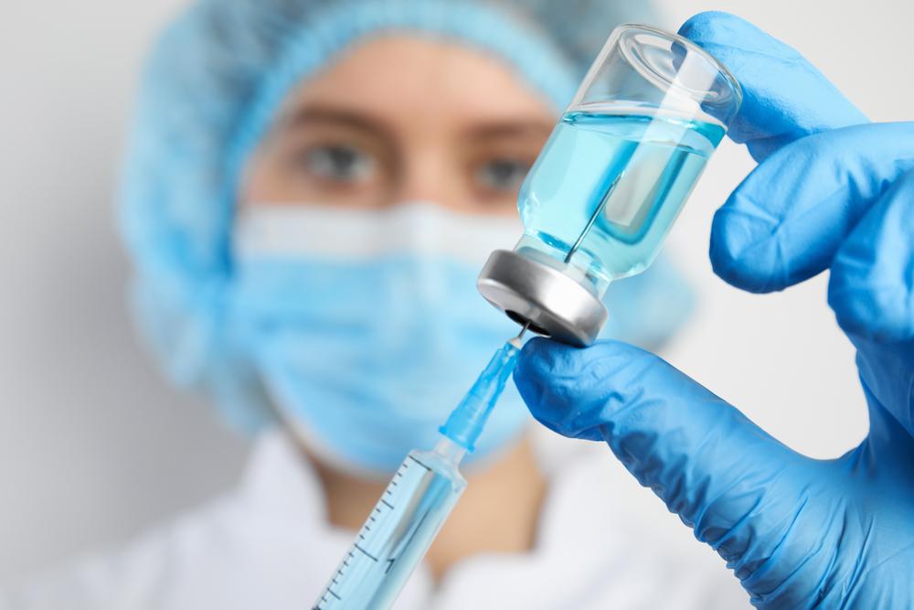 O tocilizumabe é um medicamento intravenoso. (Fonte: Shutterstock/Reprodução)