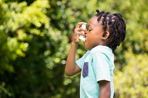 A asma é uma doença respiratória crônica que afeta milhões de pessoas em todo o mundo. (Fonte: Getty Images/Reprodução).