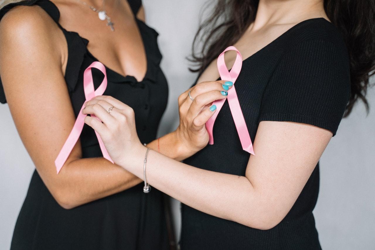 Desconsiderando os tumores na pele, o câncer de mama é o tipo mais comum entre mulheres, enquanto de próstata é o mais incidente entre homens.(Fonte: Anna Tarazevich/Unsplash/Reprodução)