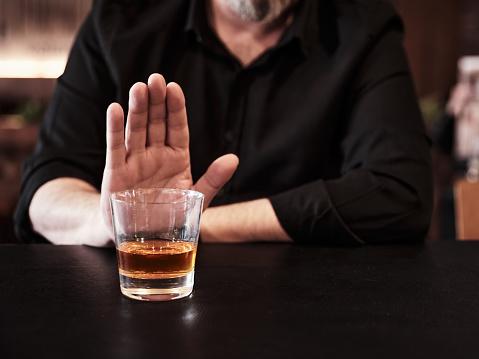 Álcool e outras substâncias podem potencializar os sintomas da ansiedade